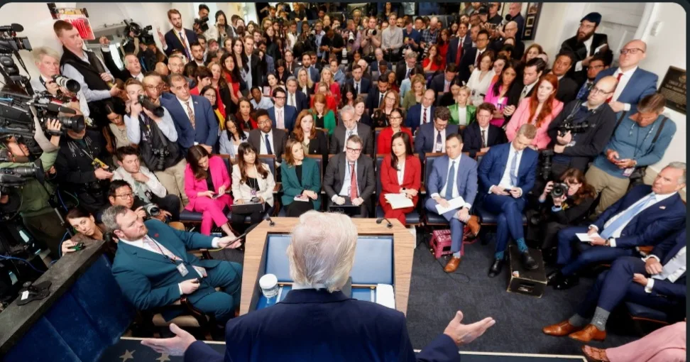 ایران جنگ میں گرے امریکی پائلٹ کی بازیابی، ٹرمپ نے کامیابی کو سیاسی بیانیے میں بدل دیا