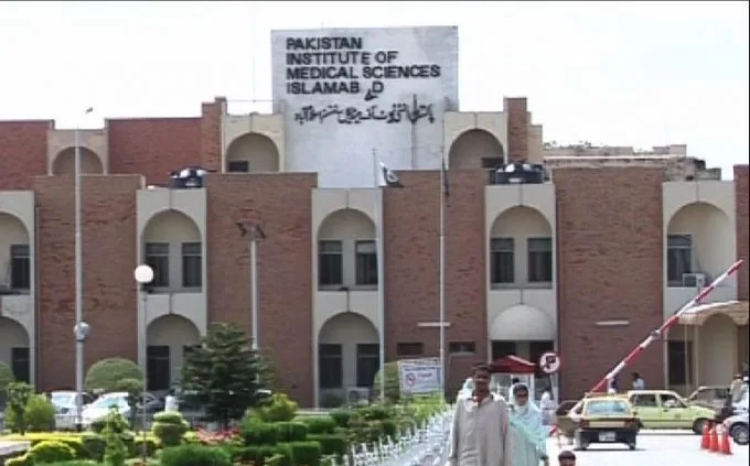 وفاقی اسپتالوں کے فنڈز میں کروڑوں کی کٹوتی، پمز میں مفت ادویات بند ہونے کا خدشہ