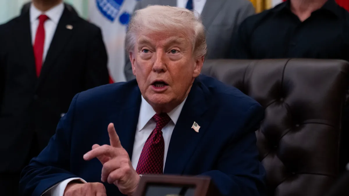 امریکی صدر ڈونلڈ ٹرمپ نے آبنائے ہرمز میں کارروائیاں تین گنا بڑھانے کا حکم دے دیا،