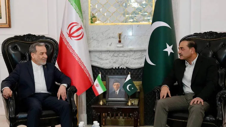 فیلڈ مارشل عاصم منیر اور عباس عراقچی کی اہم ملاقات، ایران امریکا مذاکرات پر مشاورت