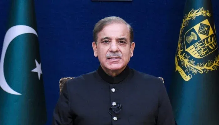 وزیراعظم شہباز شریف نے موٹرسائیکل سواروں اور پبلک ٹرانسپورٹ سبسڈی میں ایک ماہ کی توسیع کر دی