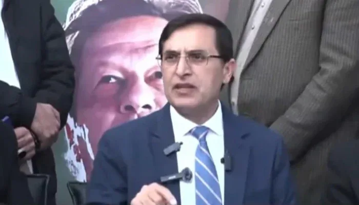 پی ٹی آئی میں کوئی فارورڈ بلاک نہیں، سہیل آفریدی عہدے پر برقرار رہیں گے: بیرسٹر گوہر