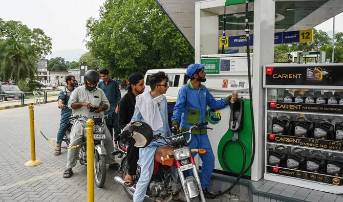 حکومت نے پٹرولیم لیوی میں بڑا اضافہ کر دیا، پٹرول اور ڈیزل مزید مہنگے