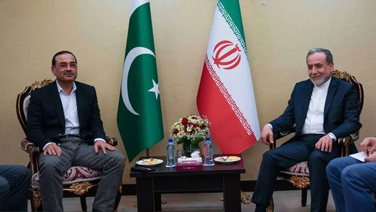فیلڈ مارشل عاصم منیر کی عباس عراقچی سے ملاقات، ایران امریکا مذاکرات اور خطے کی سکیورٹی پر تبادلہ خیال