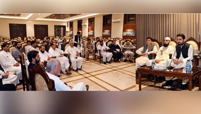 پی ٹی آئی پارلیمانی پارٹی اجلاس: علی امین گنڈا پور سمیت 30 سے 35 ارکان غیر حاضر، بانی پی ٹی آئی عمران خان کی صحت پر تشویش کا اظہار