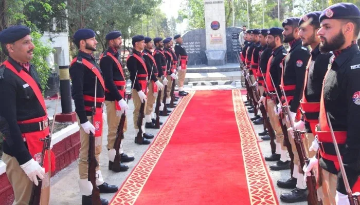 راولاکوٹ میں شہید اہلکاروں کی سرکاری اعزاز کے ساتھ نماز جنازہ، امن دشمن عناصر کے خلاف کارروائی جاری