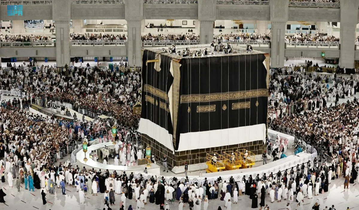 نئے اسلامی سال کے آغاز پر خانہ کعبہ کا غلاف تبدیل، مسجد الحرام میں روح پرور مناظر