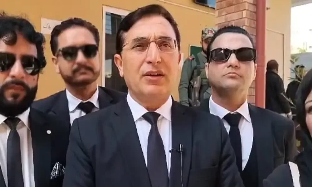 حکومت سے مذاکرات پر کوئی پیش رفت نہیں، فی الحال کسی سطح پر رابطہ نہیں ہوا: بیرسٹر گوہر