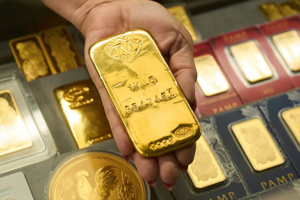 عالمی و مقامی مارکیٹ میں سونے کی قیمتوں میں بڑی کمی، فی تولہ سونا 10,400 روپے سستا