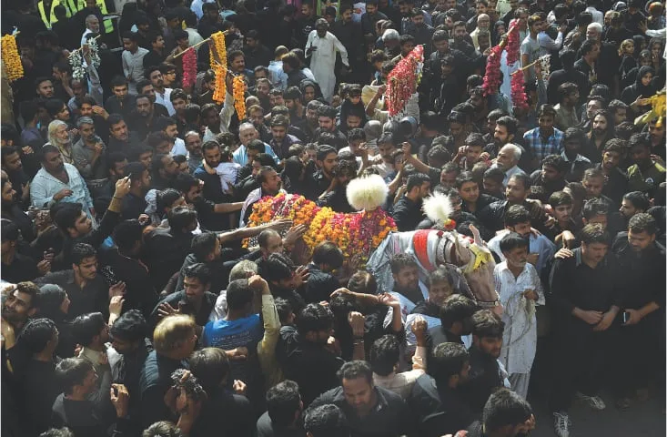 ملک بھر میں 9 محرم الحرام کے جلوس برآمد، سکیورٹی ہائی الرٹ، کئی شہروں میں موبائل سروس جزوی معطل