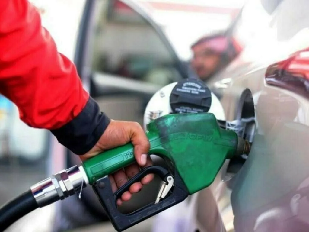 پیٹرول اور ڈیزل پر کلائمیٹ سپورٹ لیوی 5 روپے فی لیٹر کر دی گئی، قیمتیں برقرار