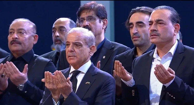 وزیراعظم شہباز شریف، فیلڈ مارشل عاصم منیر اور پاکستانی وفد کی امام خمینی مصلیٰ آمد، شہید آیت اللہ خامنہ ای کو خراجِ عقیدت