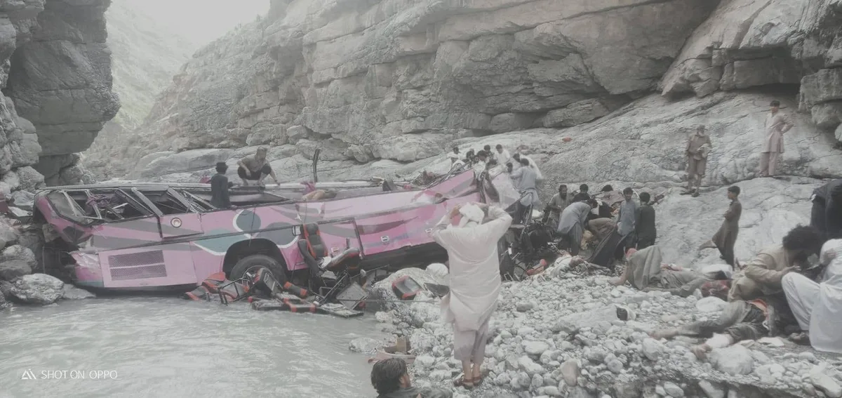 کوئٹہ سے پشاور جانے والی مسافر بس دانا سر میں کھائی میں جا گری، 40 افراد جاں بحق، متعدد زخمی