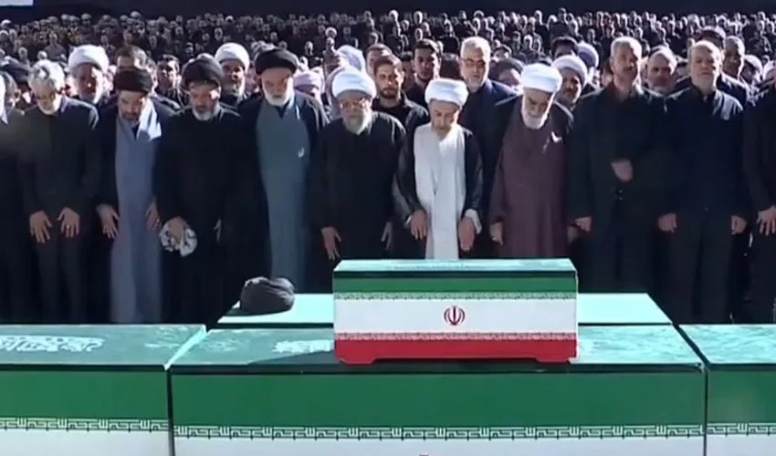 آیت اللہ علی خامنہ ای کی تہران میں نمازِ جنازہ ادا، لاکھوں افراد کی شرکت، تدفین 9 جولائی کو مشہد میں ہوگی