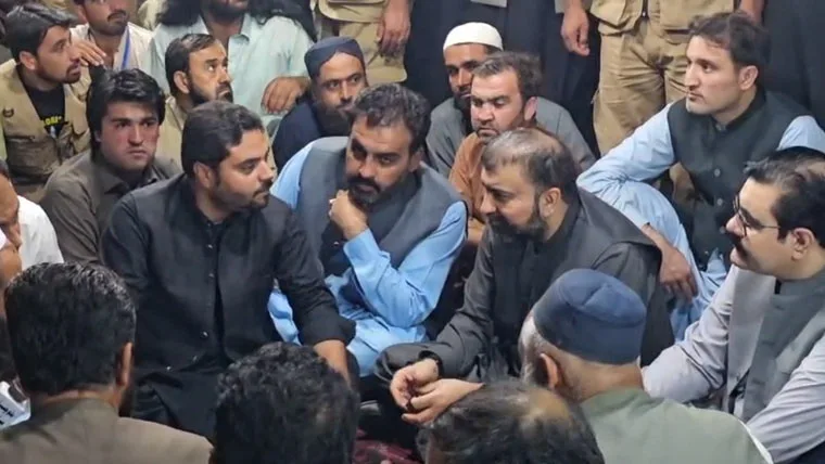 وزیراعلیٰ بلوچستان کی شہدا کے لواحقین سے کامیاب مذاکرات، دھرنا ختم کرنے کا اعلان