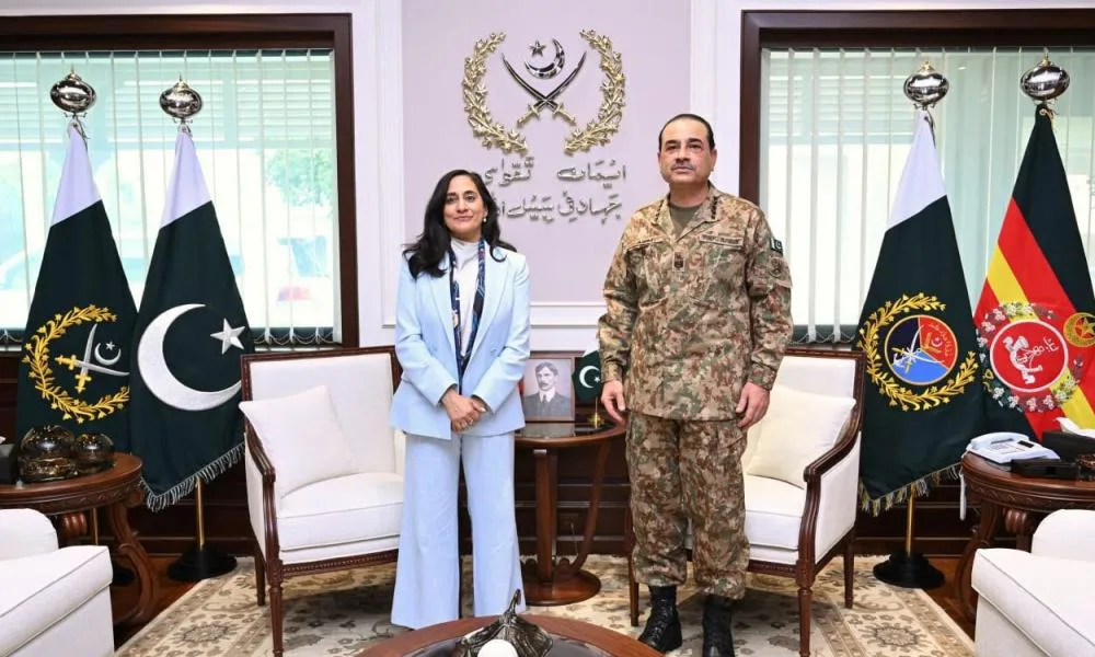 کینیڈین وزیر خارجہ کی فیلڈ مارشل عاصم منیر سے ملاقات، دہشت گردی کے خلاف پاکستان کے کردار کو سراہا