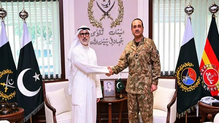 کویتی وزیر خارجہ کی جی ایچ کیو آمد، فیلڈ مارشل عاصم منیر سے ملاقات، دفاعی تعاون بڑھانے پر اتفاق