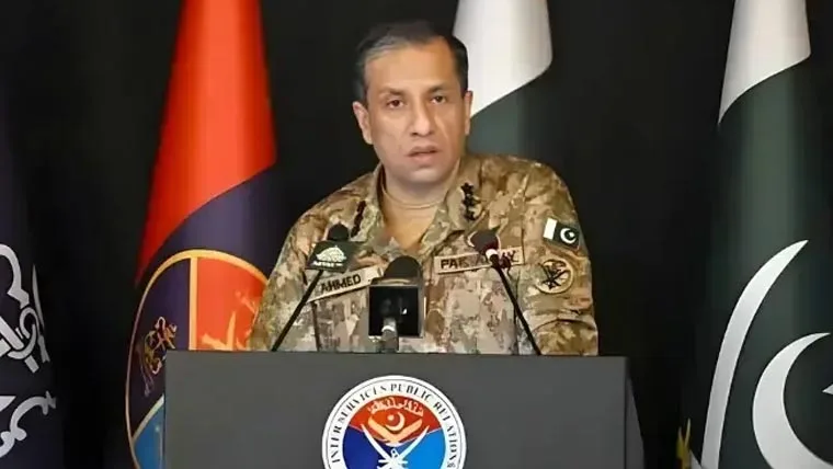 دہشت گرد ہتھیار ڈالیں یا انجام بھگتیں، 40 ہزار سے زائد آپریشن، بلوچستان کے عوام سے بات ہوگی، دہشت گردوں سے نہیں: ڈی جی آئی ایس پی آر