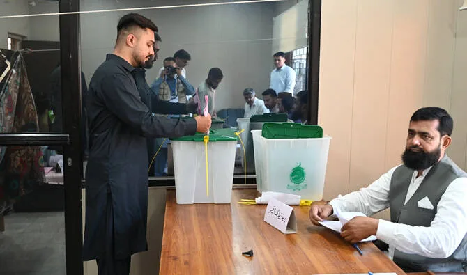 آزاد کشمیر الیکشن کا دوسرا مرحلہ، 20 نشستوں پر پولنگ جاری، ایک حلقے میں ووٹنگ بارش اور لینڈ سلائیڈنگ کے باعث ملتوی
