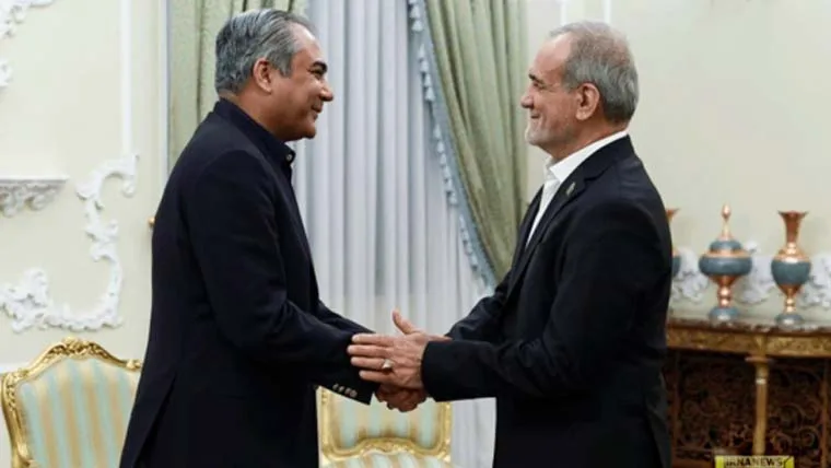 محسن نقوی کی ایرانی صدر مسعود پزشکیان سے اہم ملاقات، پاک ایران تعلقات مزید مضبوط بنانے پر اتفاق