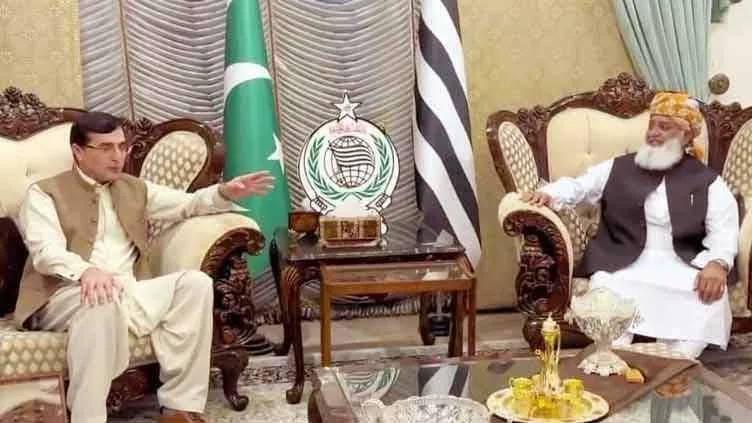 مولانا فضل الرحمان کو اپوزیشن اتحاد میں شامل کرنا چاہتے ہیں: بیرسٹر گوہر