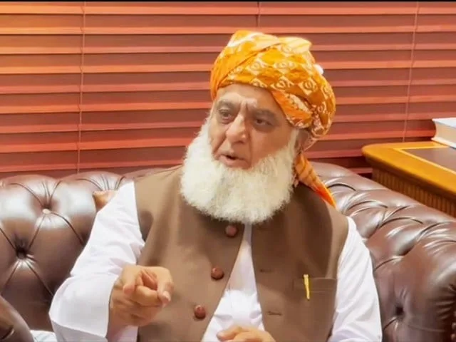 کے پی میں عملاً کوئی حکومت نہیں، ہم سے بھی بھتہ مانگا جاتا ہے: مولانا فضل الرحمان
