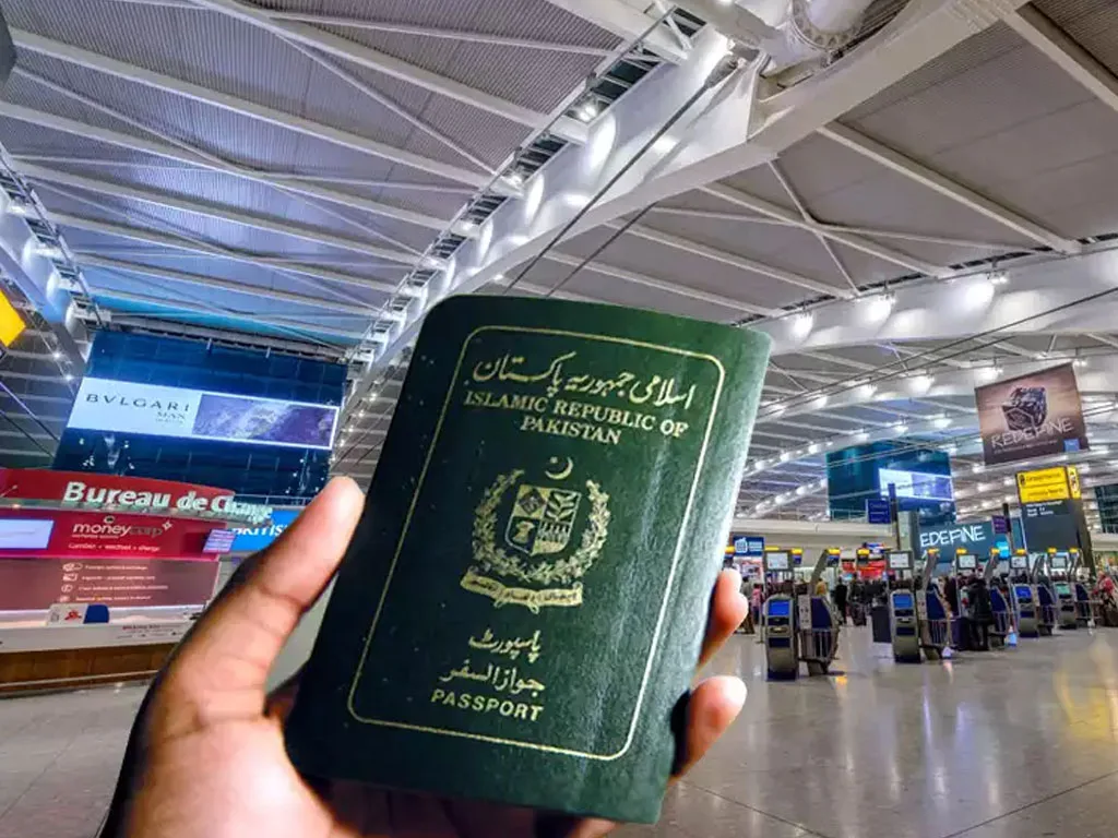 پاکستانیوں کے لیے بڑی خبر، درجنوں ممالک کے ساتھ ویزا استثنیٰ کے معاہدے
