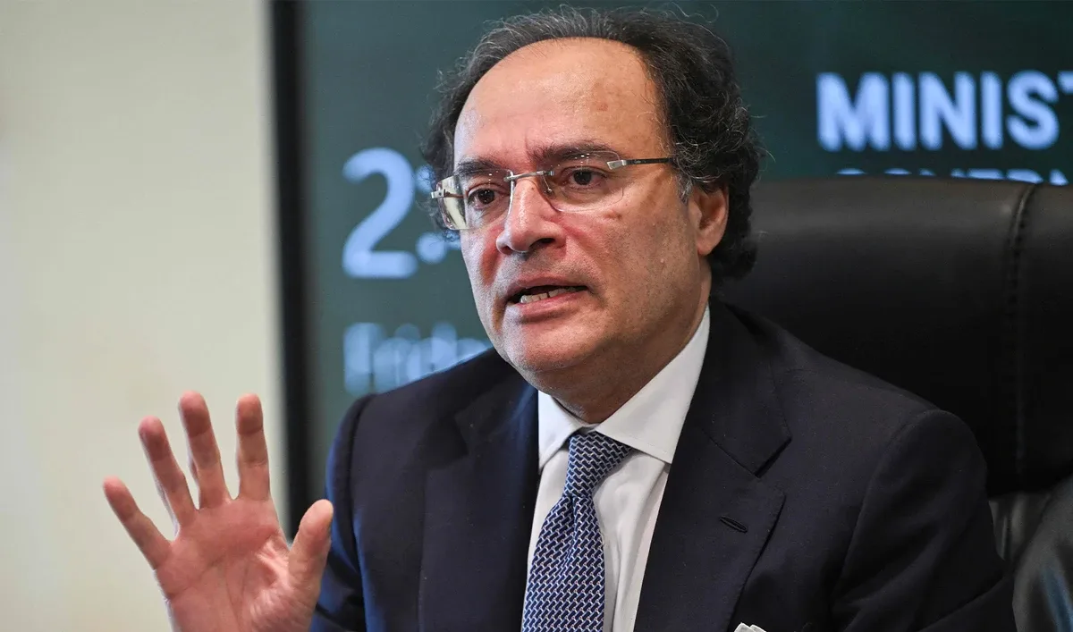 احتجاج اور دھرنوں سے معیشت کو یومیہ 120 ارب روپے کا نقصان ہوگا: وزیر خزانہ