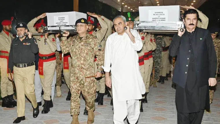 ہنگو میں شہید پاک فوج کے 6 جوانوں اور افسروں کی نمازِ جنازہ ادا