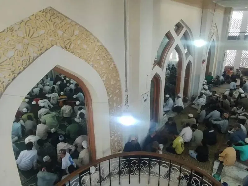 بھارت میں 600 سالہ تاریخی مسجد کے خلاف مسماری کی کارروائی، مسلمان احتجاجاً مسجد میں جمع