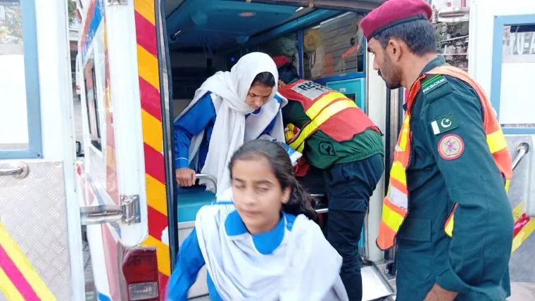 مری میں سکول وین حادثے کا شکار، 10 بچے جھلس کر زخمی