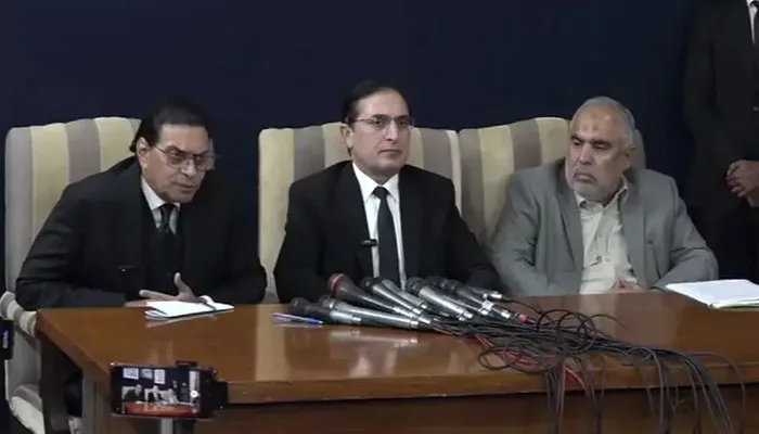 حکومت مثبت پیش رفت کرے تو لانگ مارچ کی تاریخ آگے بڑھائی جا سکتی ہے، پی ٹی آئی کور کمیٹی اجلاس کی اندرونی کہانی