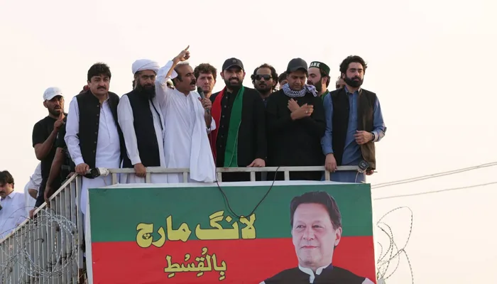 وزیراعلیٰ سہیل آفریدی کی قیادت میں پی ٹی آئی کا لانگ مارچ کرک پہنچ گیا