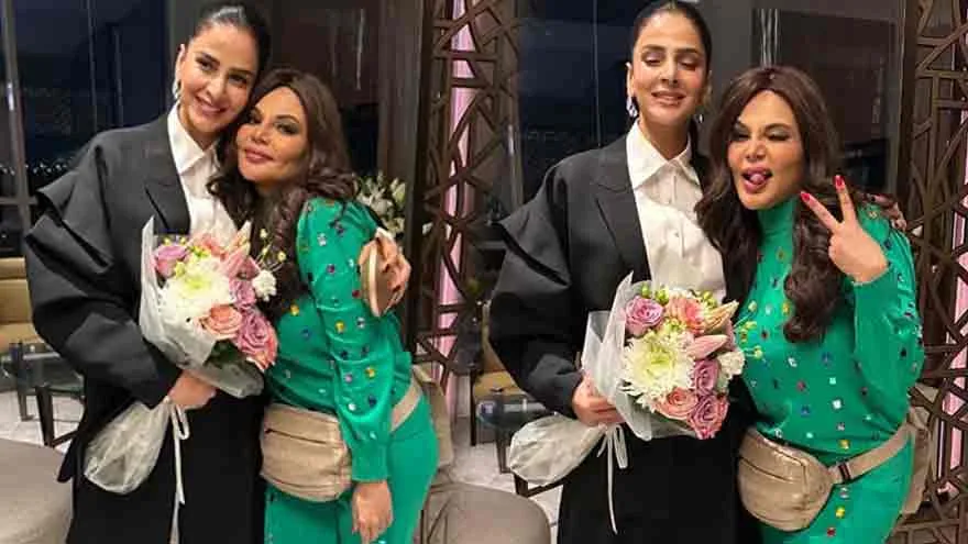 دبئی میں اچانک ملاقات، راکھی ساونت کا صبا قمر کو سرپرائز، پھولوں کا گلدستہ اور انگوٹھی پیش کردی