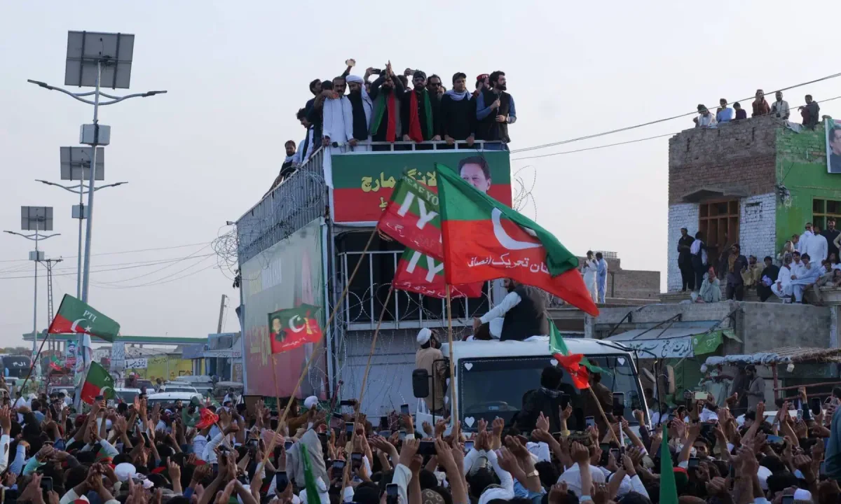 سہیل آفریدی کی قیادت میں پی ٹی آئی کا لانگ مارچ کوہاٹ پہنچ گیا، آج پشاور روانگی