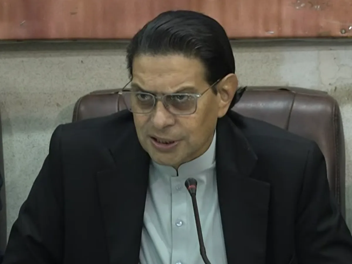حکومتی ٹیم نے بتایا کہ عمران خان کے علاج کیلئے لندن سے ڈاکٹر کو بلایا گیا: سلمان اکرم راجہ