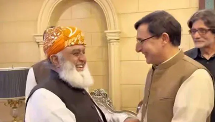 پی ٹی آئی لانگ مارچ پر مولانا فضل الرحمان متحرک، حکومتی پیشکش پی ٹی آئی تک پہنچا دی