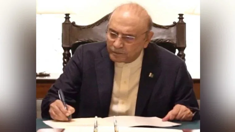 صدرِ مملکت نے وزیراعظم کی سفارش پر خیبرپختونخوا میں ایمرجنسی نافذ کردی