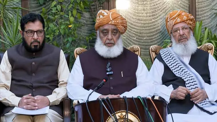 مولانا فضل الرحمان نے خیبرپختونخوا میں ایمرجنسی اور گورنر راج کو جمہوریت پر شب خون قرار دے دیا