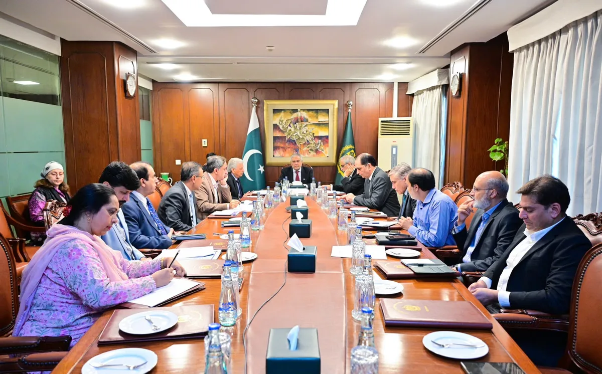 اشیائے ضروریہ کی ذخیرہ اندوزی اور گرانفروشی میں ملوث عناصر کے خلاف سخت کارروائی کا حکم
