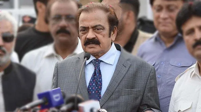 پی ٹی آئی مثبت آئینی و قانونی کردار ادا کرے تو مذاکرات پر غور ہو سکتا ہے: رانا ثناء اللہ