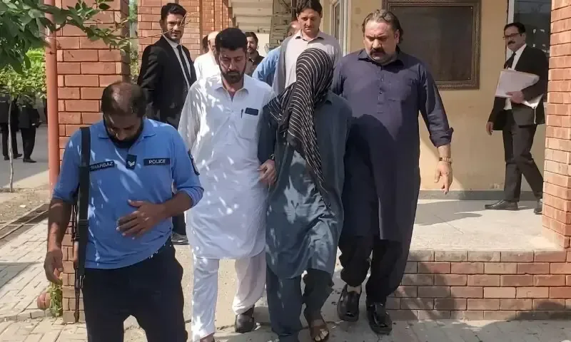 طالبہ لائبہ اعجاز سے فراڈ کا ملزم پولیس مقابلے میں ہلاک، ساتھیوں کی فائرنگ سے زخمی ہوا