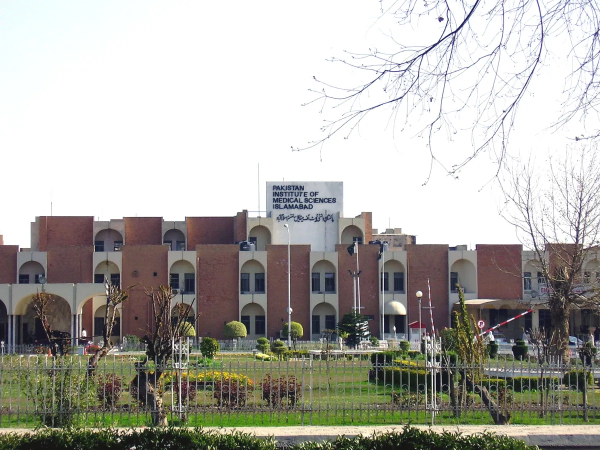 پمز ہسپتال کے انتظامی نظام میں بڑی تبدیلی کی سفارش، بورڈ آف گورنرز کے تحت چلانے کی تجویز