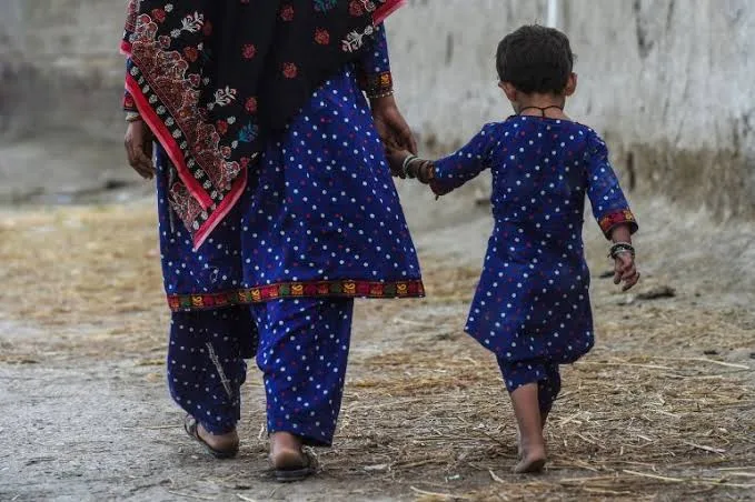 سندھ میں ایچ آئی وی سے متاثرہ بچوں کی ماؤں کے لیے ماہانہ 40 ہزار روپے امداد شروع، 157 خاندان مستفید ہوں گے