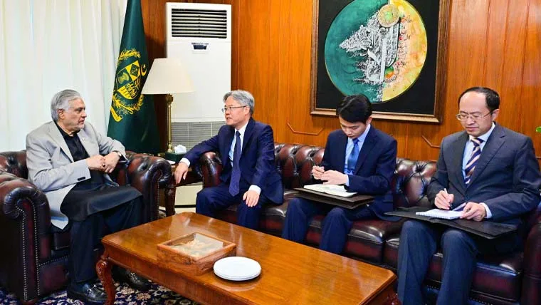 اسحاق ڈار سے چینی سفیر کی ملاقات، علاقائی امن کے لیے مذاکرات پر زور
