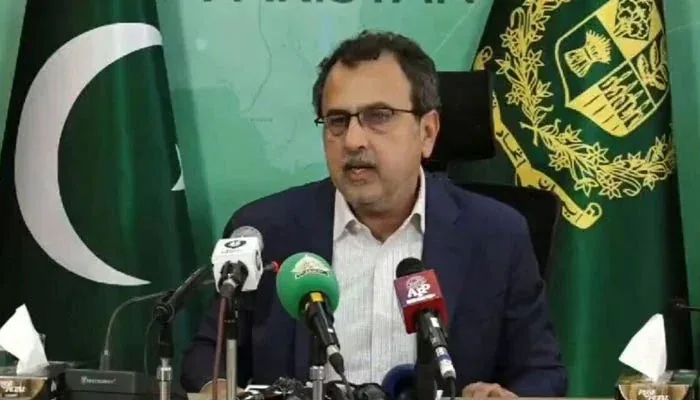 200 سے ایک یونٹ بڑھ جانے پر 6 ماہ تک اضافی چارجز کا معاملہ ختم کرنے پر کام کر رہے ہیں: وزیر توانائی