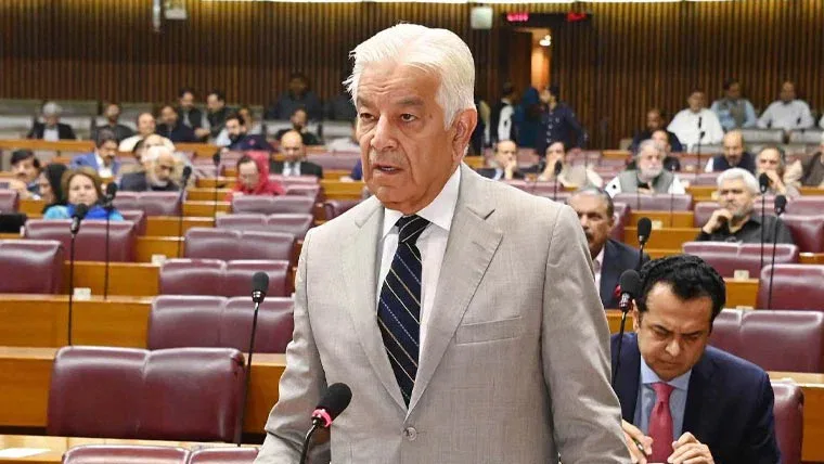 فیلڈ مارشل خطے میں امن کیلئے تہران گئے، میری موجودگی ضروری نہ تھی: خواجہ آصف